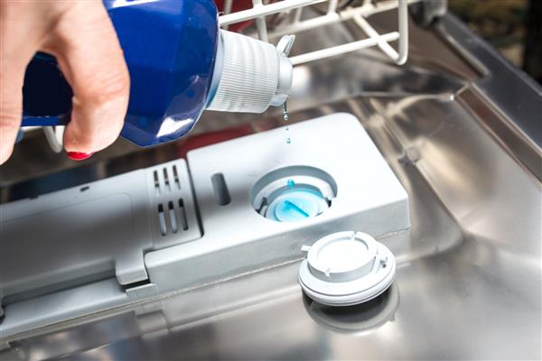سرویس ماشین ظرفشویی نزدیک مایع آبکشی ریختن