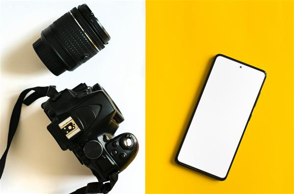 دوربین و گوشی هوشمند تکنیک برای عکاس مفهوم سرگرمی عکاسی