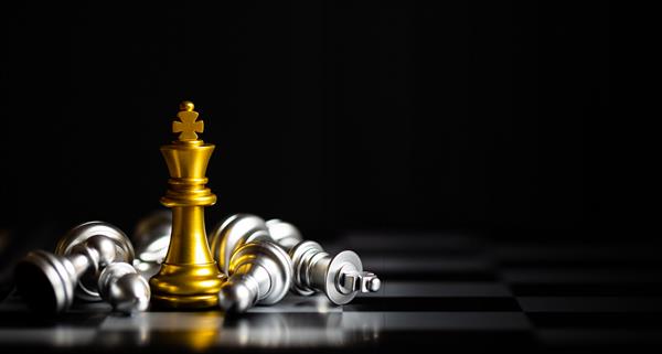 بازی شطرنج برای ایده ها و رقابت و استراتژی مفهوم موفقیت تجاری