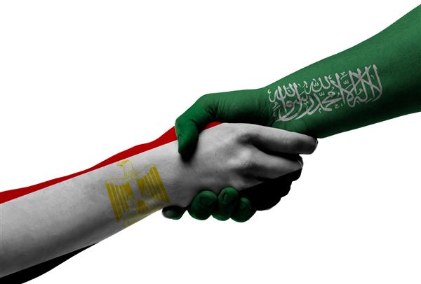 مصر و عربستان سعودی - دست پرچم نماد همکاری و دوستی است