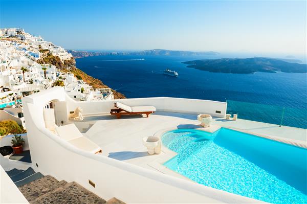 معماری سفید در جزیره سانتورینی یونان مقصد مسافرتی معروف