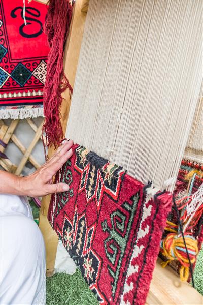 ساخت فرش با دست در یوز قزاق