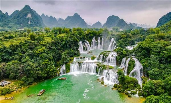 نمای هوایی از آبشار Ban Gioc کائو بنگ ویتنام آبشار Ban Gioc یکی از 10 آبشار برتر جهان است