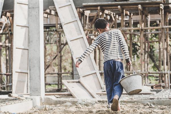 مفهوم کار کودکان کودکان فقیر مجبور به کار در ساختمان سازی مفهوم کودکان خشونت آمیز و قاچاق روز حقوق مفهوم روز جهانی علیه کار کودکان
