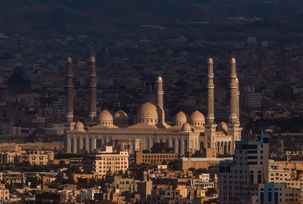 مسجد معروف الصالح در پایتخت یمن صنعا نمای بلندترین ساختمان در صنعا یمن