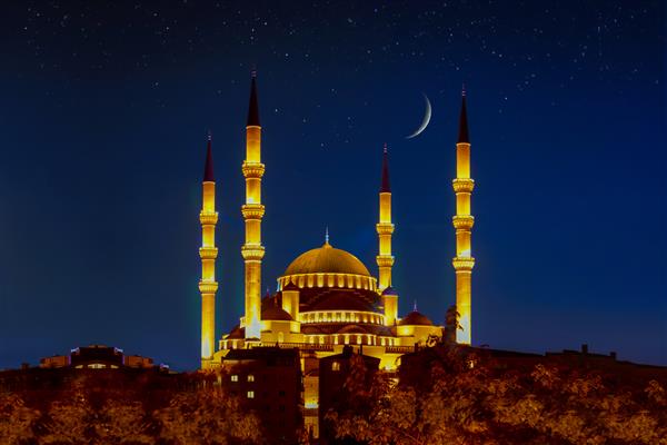 نمای افقی مسجد کوجاتپه در شب آنکارا ترکیه