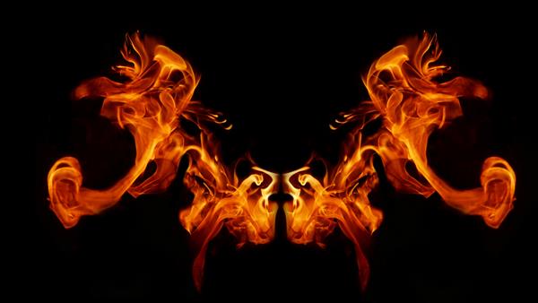 بافت شعله شعله برای شکل عجیب پس زمینه آتش شعله گوشتی که از اجاق گاز یا پختن می سوزد پس زمینه سیاه انتزاعی احساس خطر مناسب برای بنرها یا تبلیغات