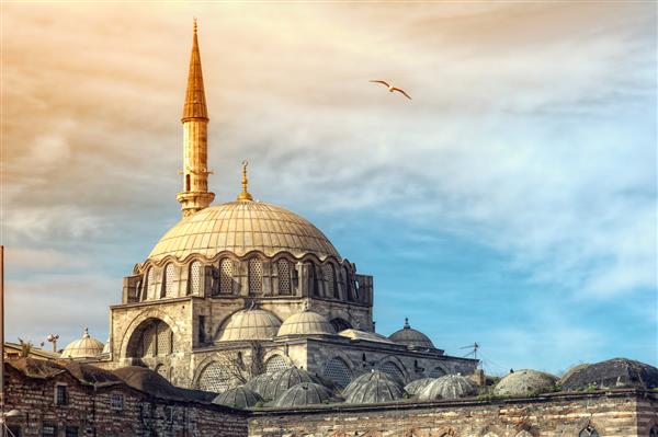 مسجد ینی کامی مسجد جدید در استانبول ترکیه