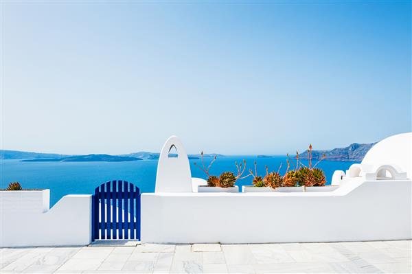 معماری سفید در جزیره سانتورینی یونان