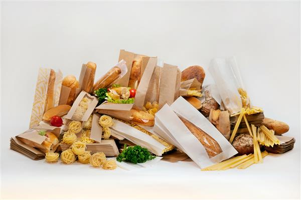 نان نان باگت بی جان و انواع دیگر در بسته بندی های کاغذی پاستا و کلوچه در کیسه های کاغذی سالاد و سبزیجات