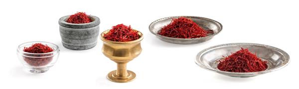 زعفران مرغوب جدا شده در 5 ظرف مختلف نقره برنج شیشه و سنگ