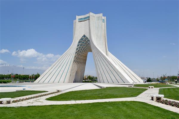 تهران دروازه بنای یادبود آزادی ساخته شده در سالگرد شاهنشاهی ایران