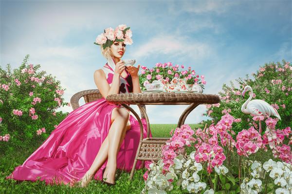 پرتره کلاژ هنر معاصر انتزاعی زن جوان با گل خانمی در حال نوشیدن چای در باغچه بیرونی