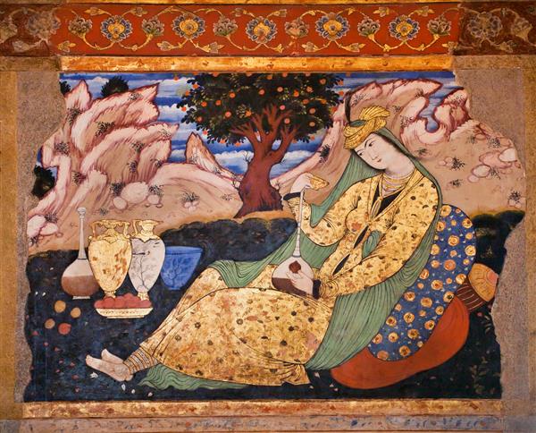اصفهان ایران - 17 اکتبر نقاشی دیواری قدیمی با تصویر زن زیبای ایرانی با پارچ در کاخ چهل ستون در 17 اکتبر 2014 کاخ چهل ستون عصر صفوی در سال 1647 در اصفهان ساخته شد