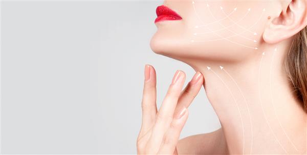 درمان ضد پیری و لیفت صورت گردن زن زیبا با خطوط ماساژ یا فلش های بلند کننده