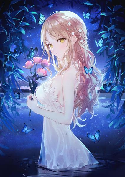 نقاشی انیمه دختر زیبا با موهای بلوند ایستاده در برکه آب در شب با پیراهن سفید و پروانه های آبی در اطرافش