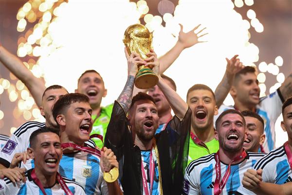 تیم آرژانتین در جشن برد جام جهانی 2022