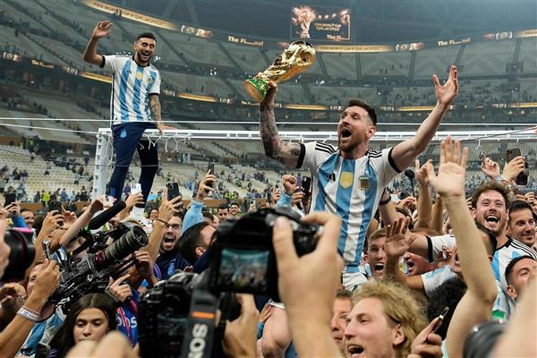 خوشحالی تیم آرژانتین و لیونل مسی از قهرمانی در جام جهانی 2022