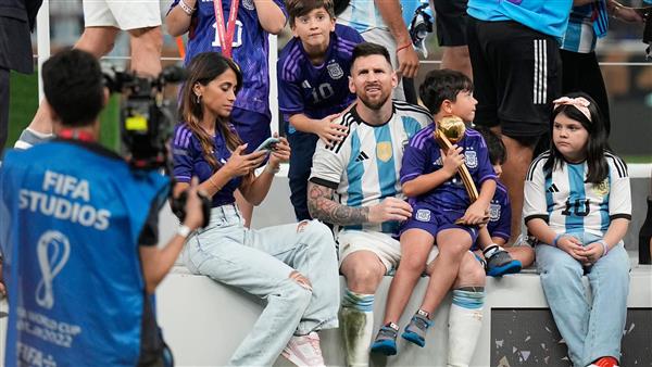 لیونل مسی همراه خانواده اش در قهرمانی تیم آرژانتین در جام جهانی 2022