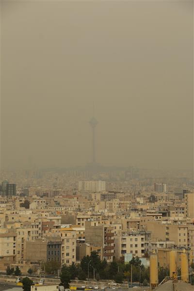آسمان آلوده تهران و برج میلاد