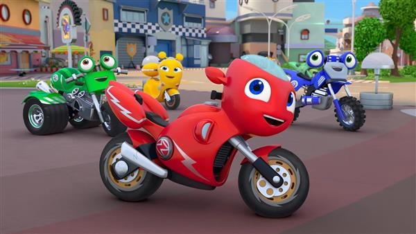 عکس ریکی زوم موتور قرمز و دوستانش در خیابان