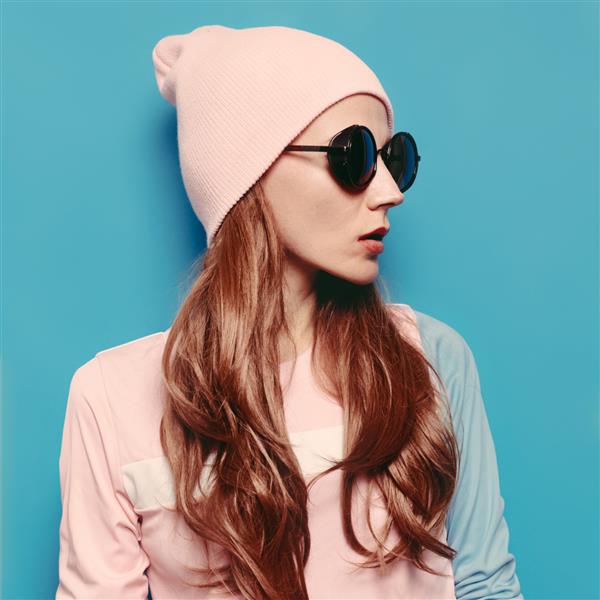 لباس مد دخترانه پاییز - بهار شگفت انگیز کلاه دخترانه مدل هیپستر به سبک وانیلی عینک های قدیمی شیک لرزش صورتی
