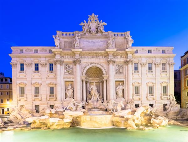 رم ایتالیا فواره تروی در شب شاهکار معماری کلاسیک باروک ایتالیا