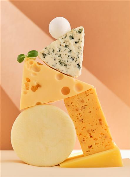 پس زمینه پنیر مجموعه ای از انواع پنیر در زمینه بژ