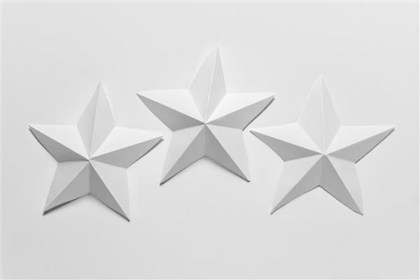 سه ستاره اوریگامی کاغذ سفید تا شده
