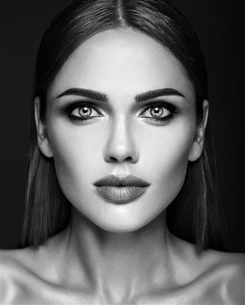 عکس بالک و سفید از پرتره زرق و برق بانوی مدل زن زیبا