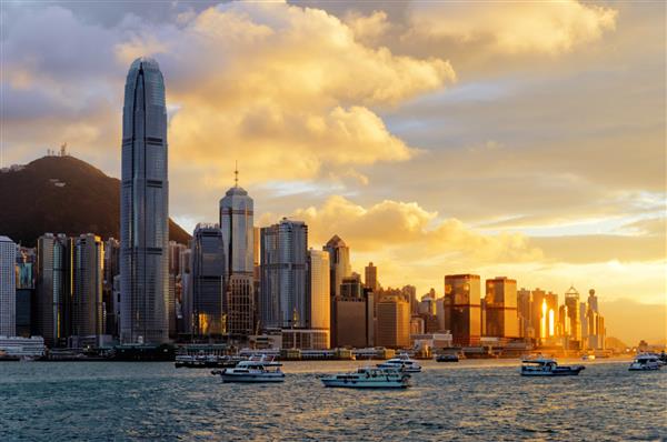 خط افق هنگ کنگ در غروب خورشید