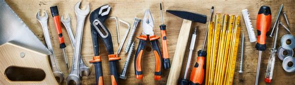 بنر پانوراما از انواع ابزارهای دستی روی چوب برای بازسازی DIY ساختمان و ساخت و ساز یا نجاری