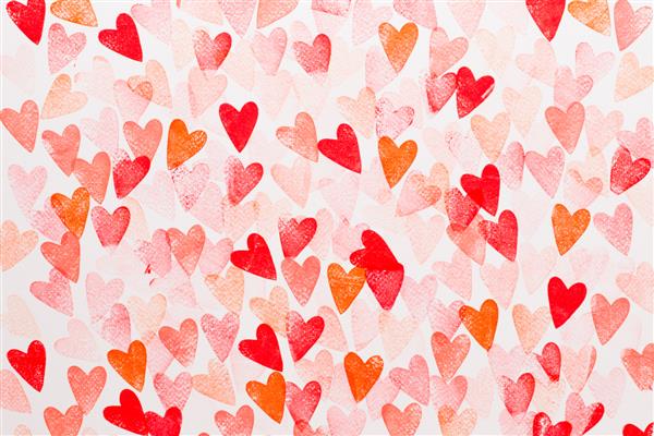 انتزاعی آبرنگ قرمز پس زمینه قلب صورتی مفهوم عشق کارت تبریک روز ولنتاین