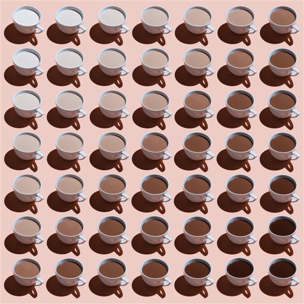تصویر مربع با چندین فنجان با نسبت های مختلف شیر و قهوه گرادیان مورب قهوه در سایه های مختلف از سفید تا قهوه ای تیره در زمینه بژ