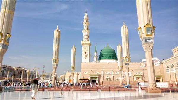 صحن مسجد نبی تصویر گرفته شده در آوریل 2017 در مدینه - عربستان سعودی