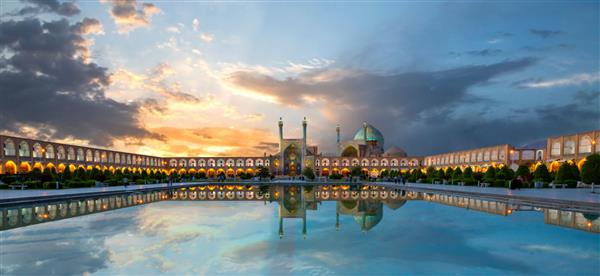 میدان شهر تاریخی اصفهان در طلوع خورشید معروف به میدان نقشجهان یا میدان امام ایران