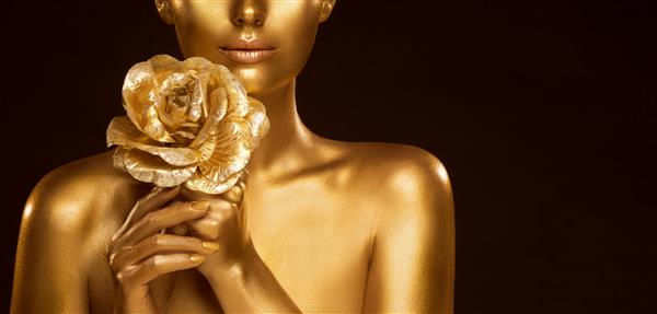 مدل مد پوست آرایش طلایی چهره درخشان زن با جواهرات رز طلایی نقاشی بدنه