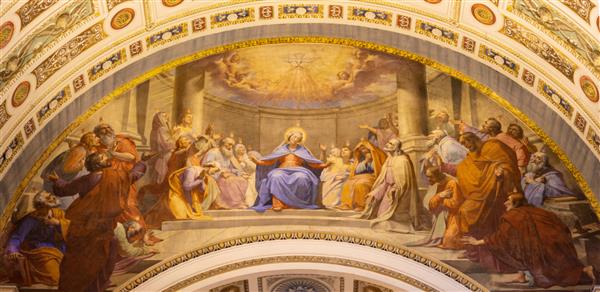 رم ایتالیا - 28 آگوست 2021 نقاشی دیواری پنطیکاست در کلیسا Chiesa di Santo Spirito dei Napoletani توسط پیترو گاگلیاردی از قرن 19