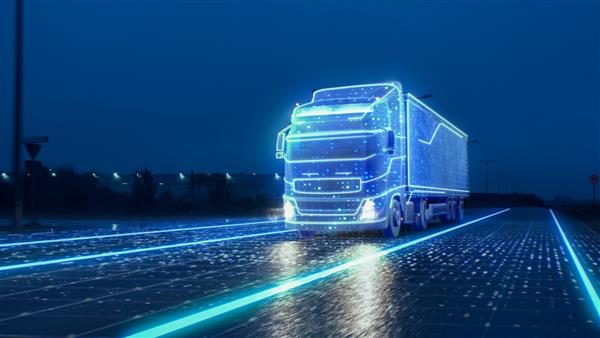 مفهوم فناوری آینده نگر نیمه کامیون خودران با تریلر باری در شب در جاده با حسگرهایی که اطراف را اسکن می کند جلوه های ویژه کامیون خودران دیجیتالی شدن آزادراه