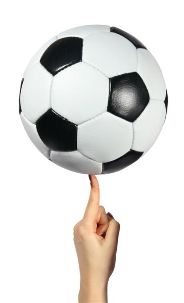 توپ فوتبال سیاه و سفید روی انگشت اشاره در پس زمینه سفید