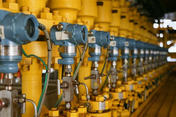 فرستنده فشار در فرآیند نفت و گاز ارسال سیگنال به کنترل کننده و خواندن فشار در سیستم