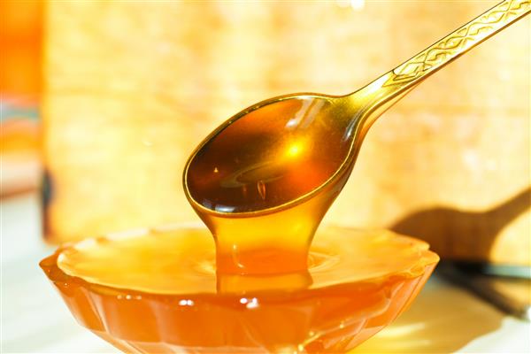 عسل خوش طعم شیرین با آجیل
