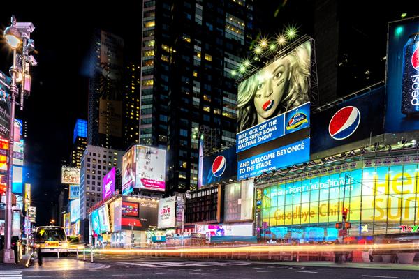 شهر نیویورک - 1 فوریه نوردهی طولانی در میدان تایمز در شهر نیویورک در 1 فوریه 2013 میدان تایمز پربازدیدترین میدان در ایالات متحده است