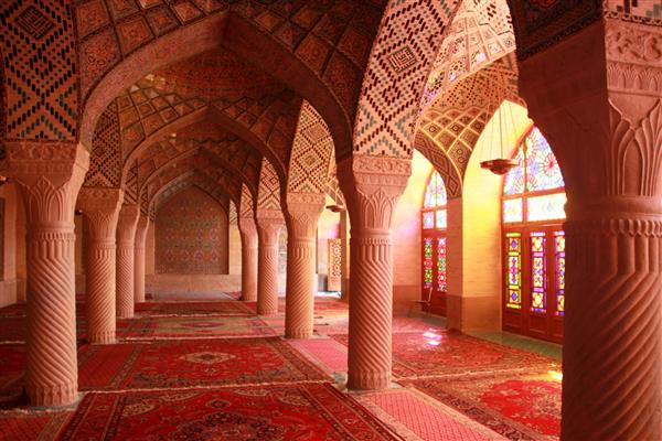 ورود نور به مسجد نصیرالملک شیراز ایران