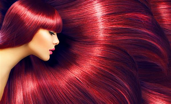 موهای زیبا و سالم زن زیبایی با موهای مجلل قرمز بلند به عنوان پس زمینه دختر مدل زیبایی زن زیبا با موهای صاف و براق بلند و صاف مدل مو لوازم آرایشی مو مراقبت از مو