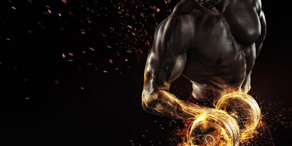 پس زمینه ورزشی مرد ورزشکار قدرتمند بدنساز ورزش را با دمبل در سالن ورزشی تاریک اجرا کنید آتش و انرژی
