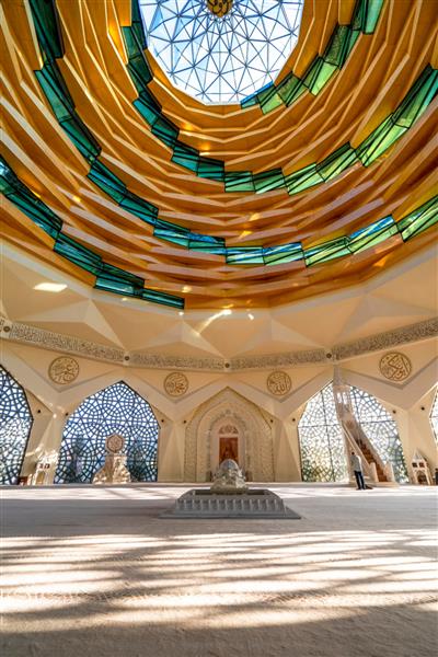 نمای داخلی مسجد دانشکده الهیات دانشگاه مرمره در استانبول ترکیه 2022
