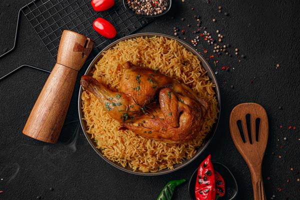 غذای ملی عربستان سعودی مرغ کبسا با ربع مرغ سوخاری و بادام