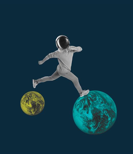 توریسم فضایی اثر هنری خلاقانه مفهومی با مرد جوانی با کلاه ایمنی که روی پس‌زمینه فضای بیرون راه می‌رود مفهوم فضانوردی رویاها روز پرواز فضایی انسان ایده ها تخیل