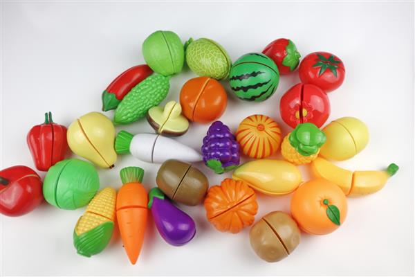 اسباب بازی های پلاستیکی میوه و سبزیجات برای کودک برای یادگیری نام میوه و سبزیجات اسباب بازی های برش میوه و سبزیجات برای کودک اسباب بازی های پلاستیکی مصنوعی میوه ها و سبزیجات در پس زمینه سفید